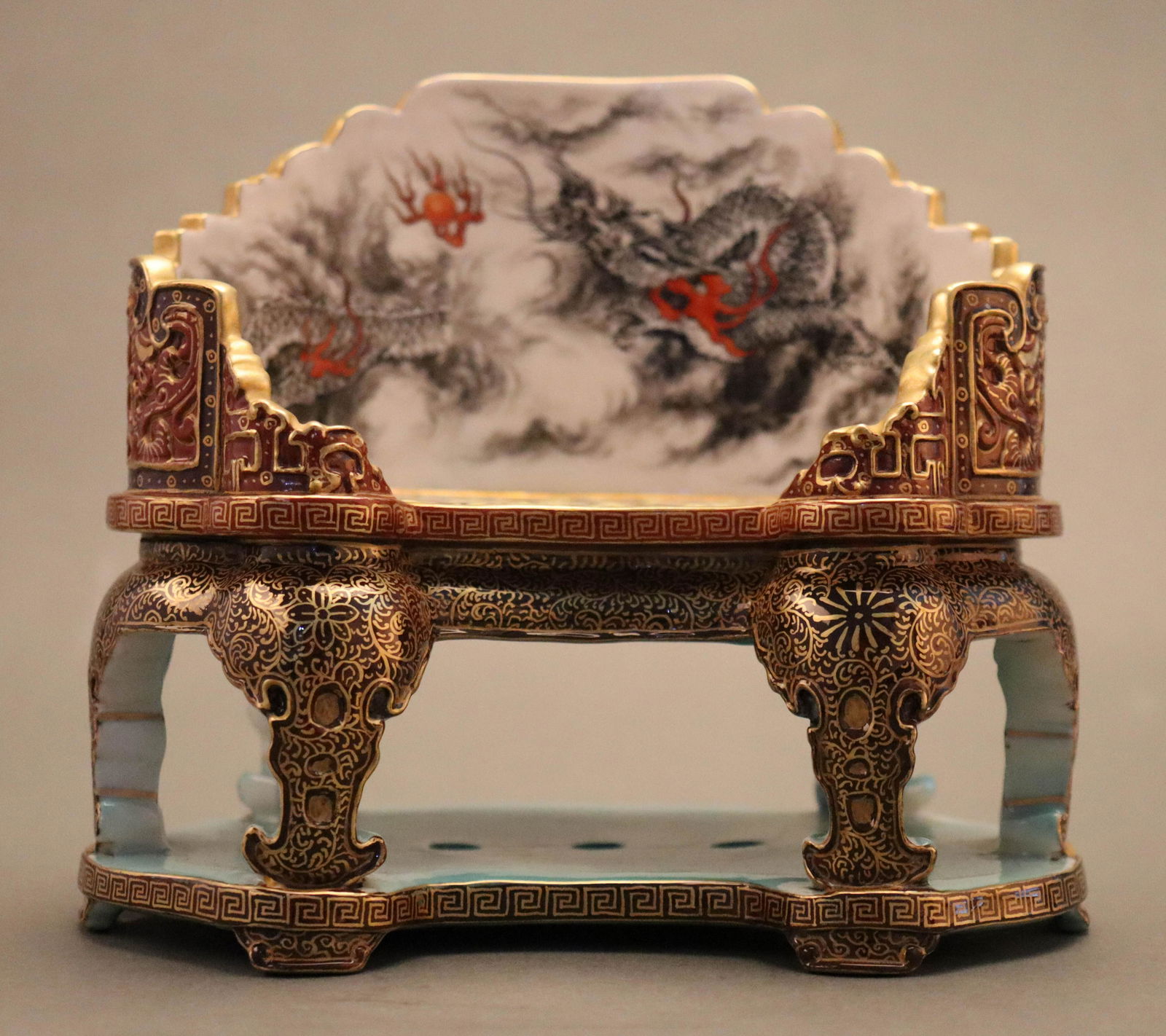 Famille Rose Porcelain Stand (1 of 11)