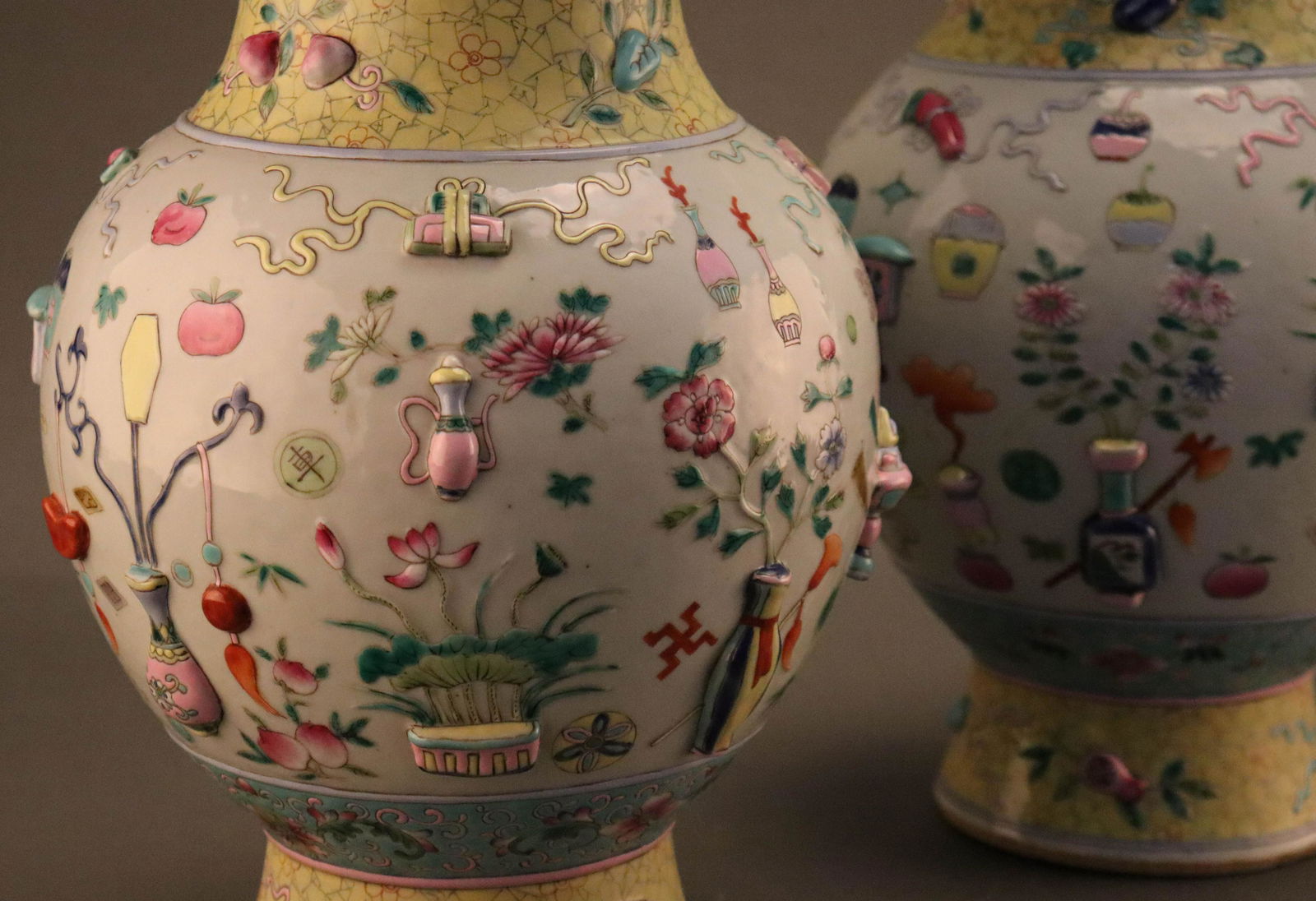 Famille Rose Flower Vase Pattern Porcelain Vase (1 of 8)