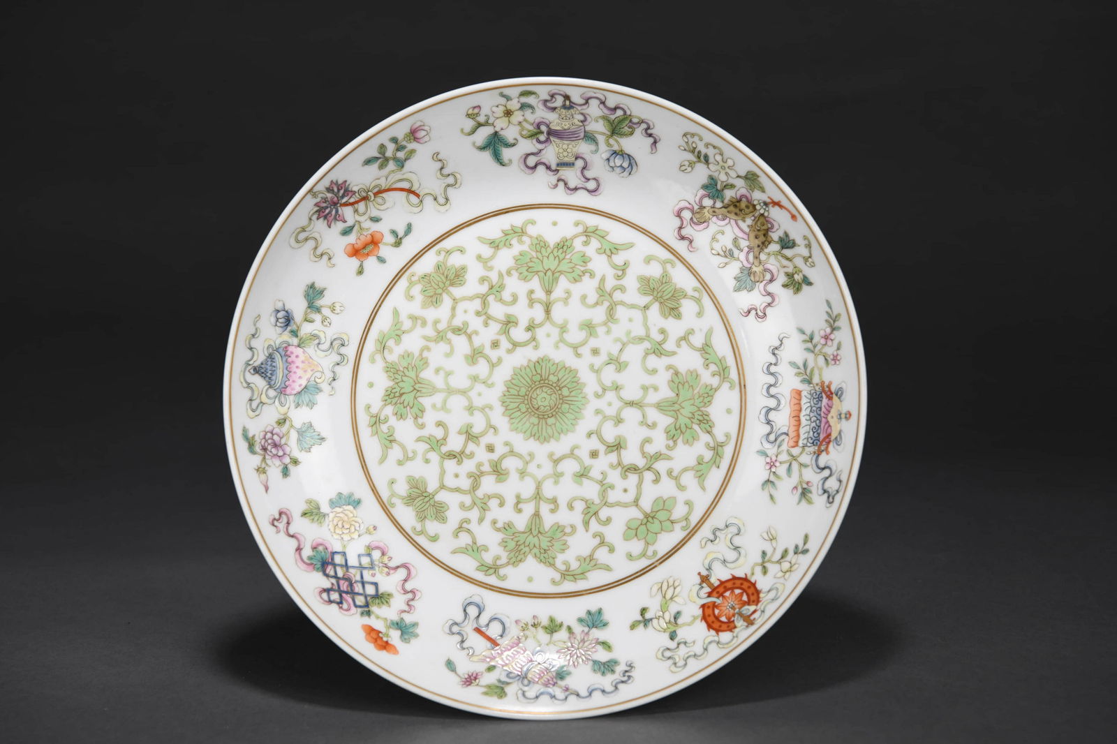 A CHINESE FAMILLE ROSE BABAO PATTERN PLATE: A CHINESE FAMILLE ROSE BABAO PATTERN PLATEH4.5cmCALIBRE14.8cmPORCELAIN INTEGRITY