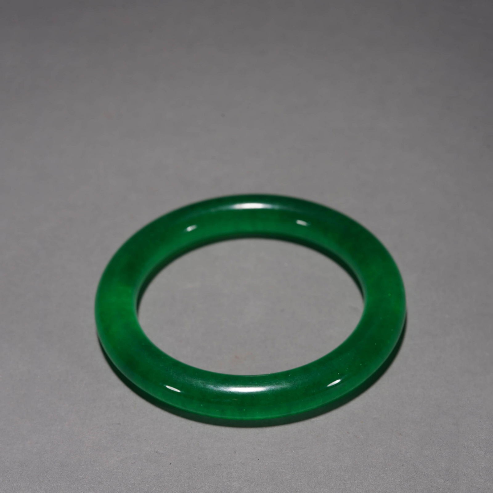 Jadeite Bangle: Jadeite BangleDiam.7.5cm, Weight:43g