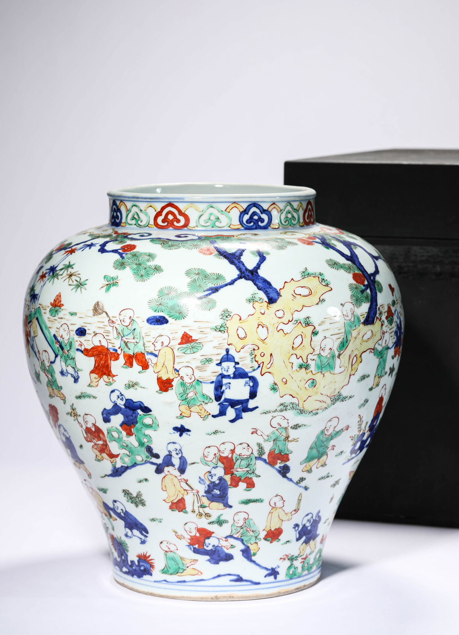 A Porcelain Wucai Jar (1 of 8)