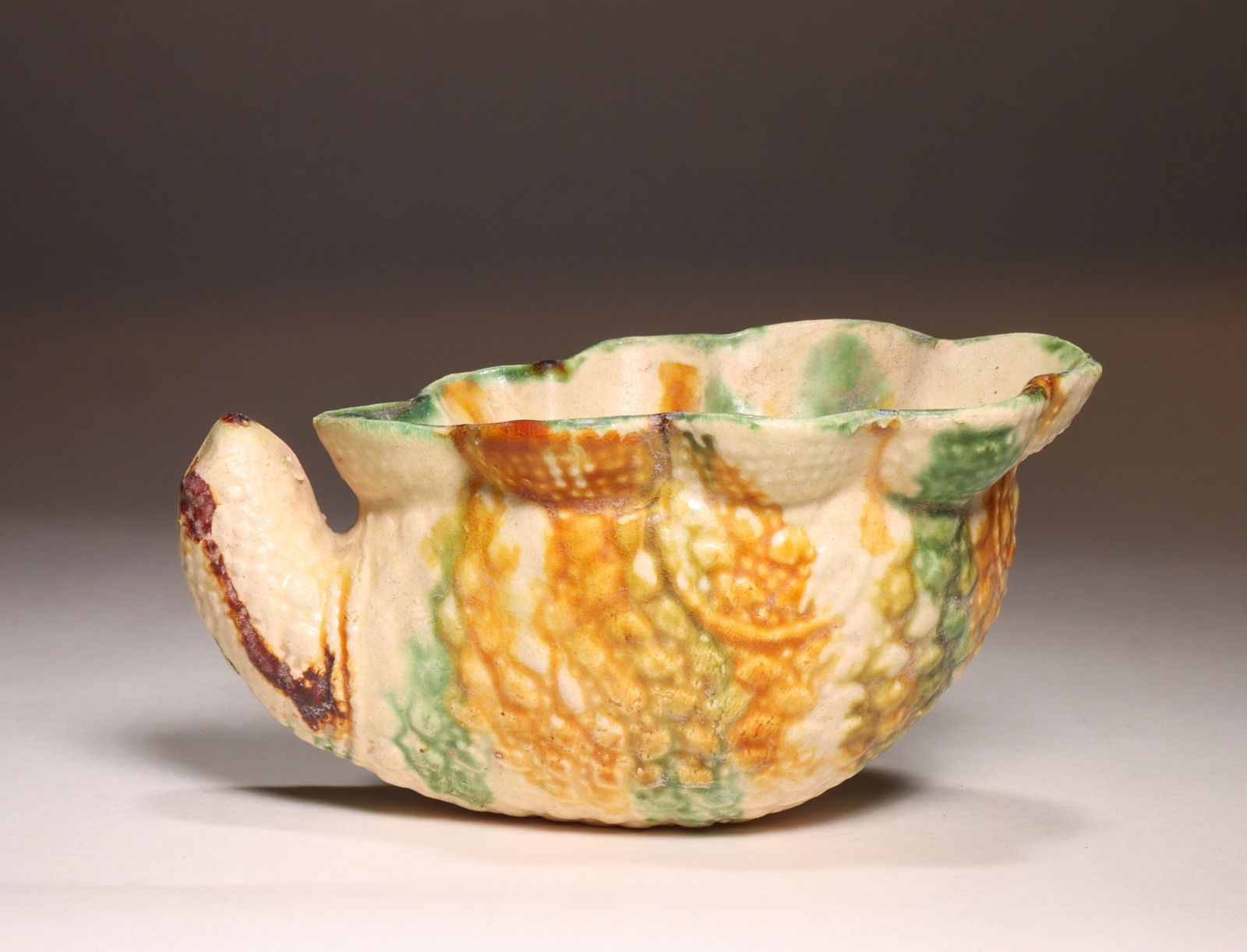 Tri-colored Kiln Cup in Duck form: Tri-colored Kiln Cup in Duck formLï¼š12cm Wï¼š7.5cm Hï¼š6.5cm