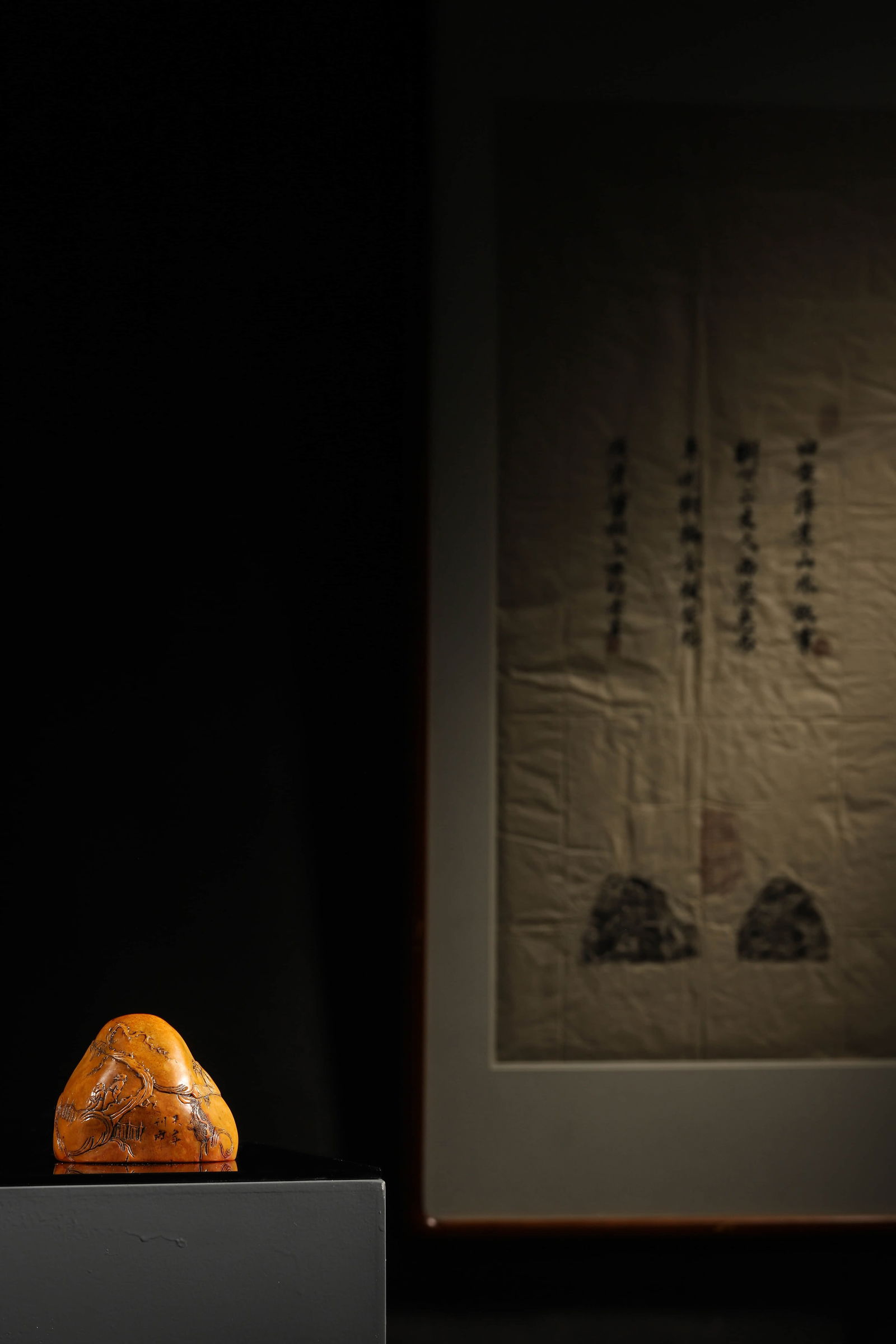 Figure Pattern Tianhuang Stone Seal: Figure Pattern Tianhuang Stone Seal L 8.5cm; H 7cm; Chen Baochen (1848-1935) Old Collection,And attach the Chengqiu Pavilion rubbings; Bezuka Maoshu (1904-1987)Old Collection. The auction item include