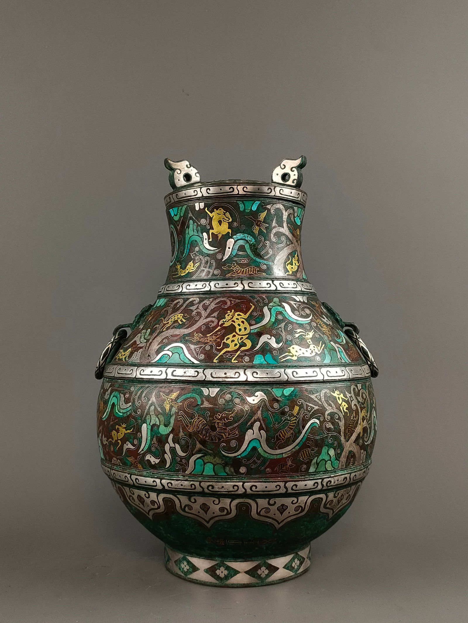 Chinese Bronze Gold and Silver Inlaid Dragon Pattern Pot: Chinese Bronze Gold and Silver Inlaid Dragon Pattern Pot (30cm)