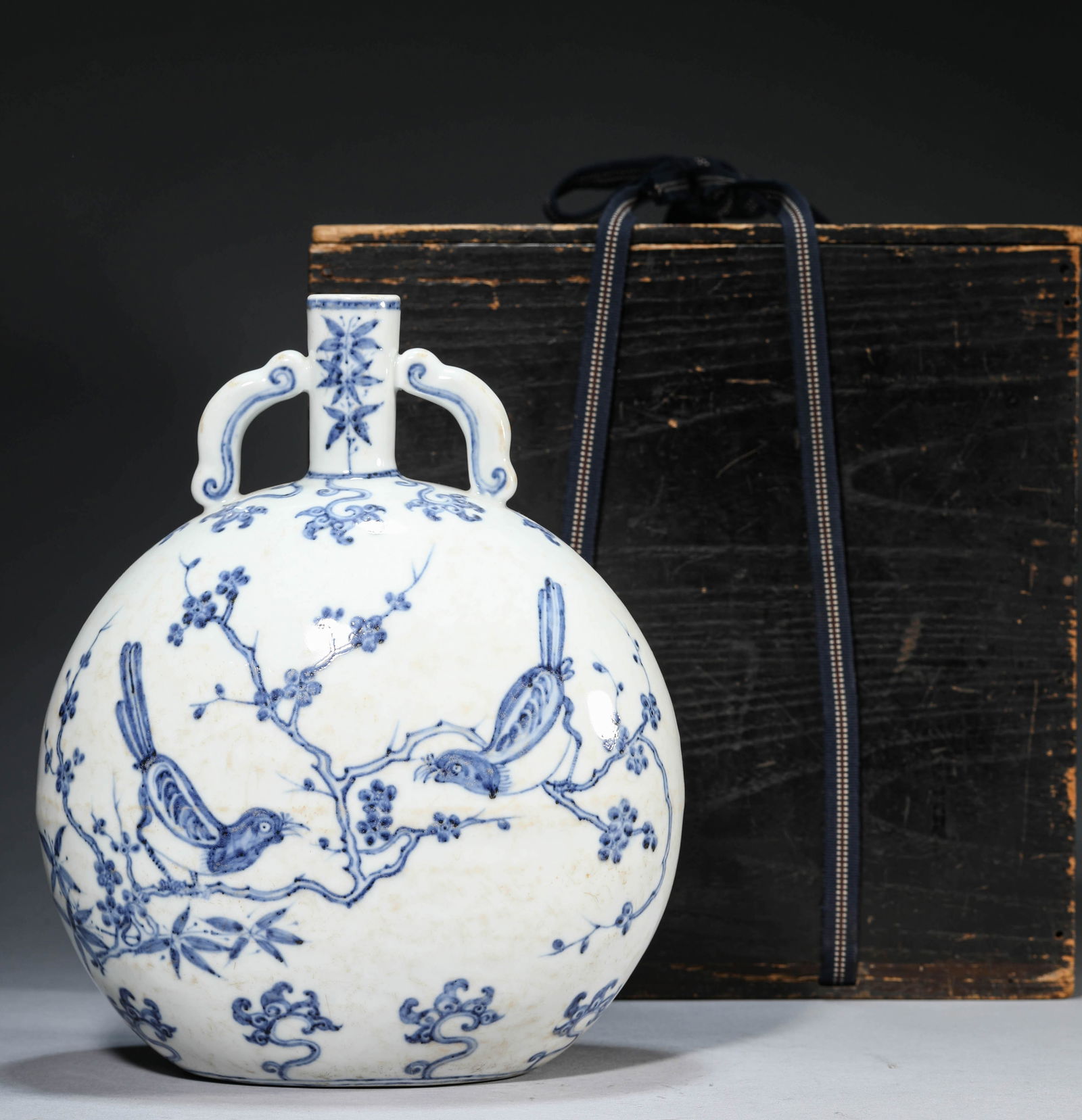 A Porcelain Blue and White Moonflask (1 of 10)