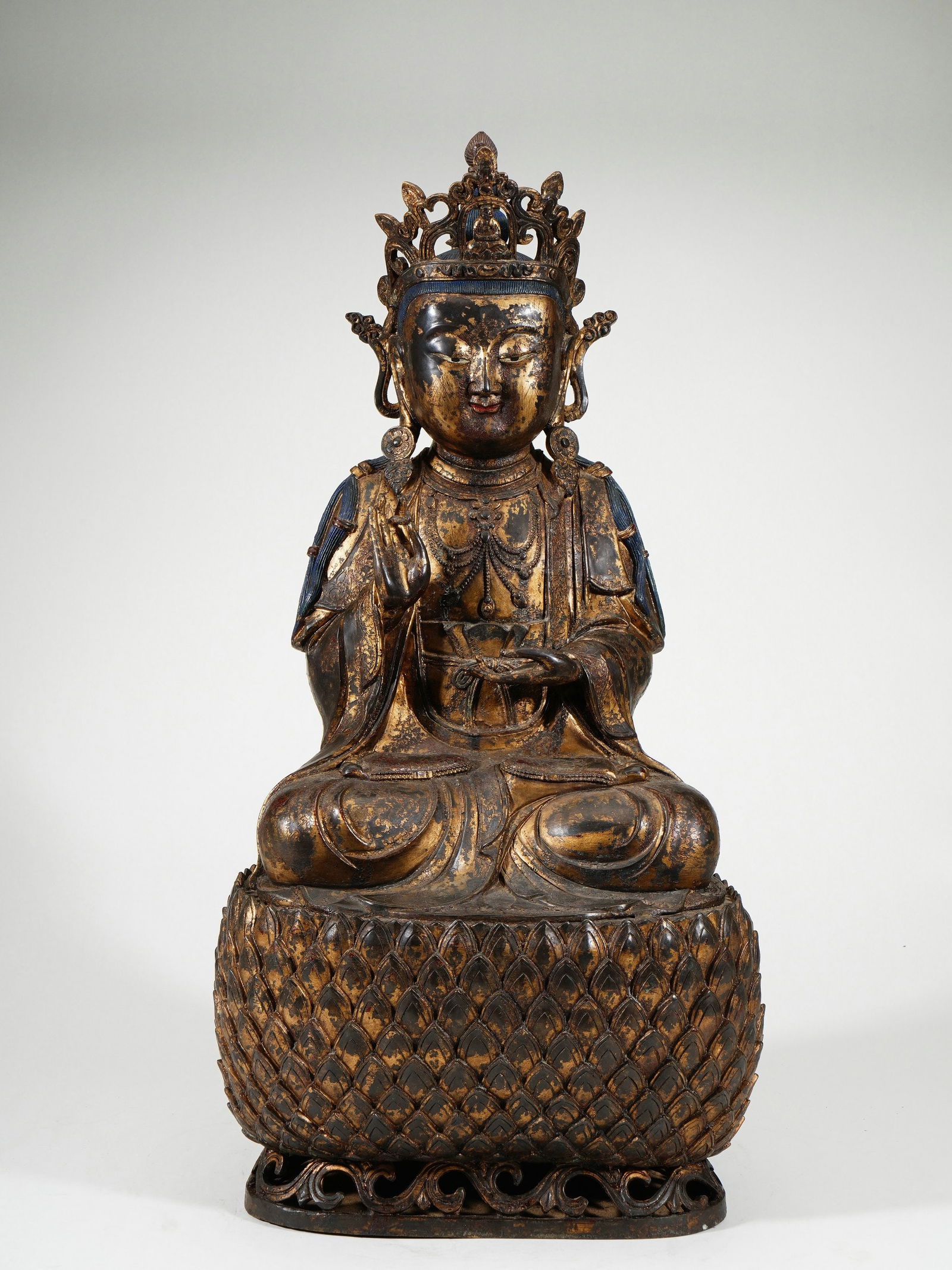 A COPPER FIGURE OF SEATED BUDDA (1 of 10)