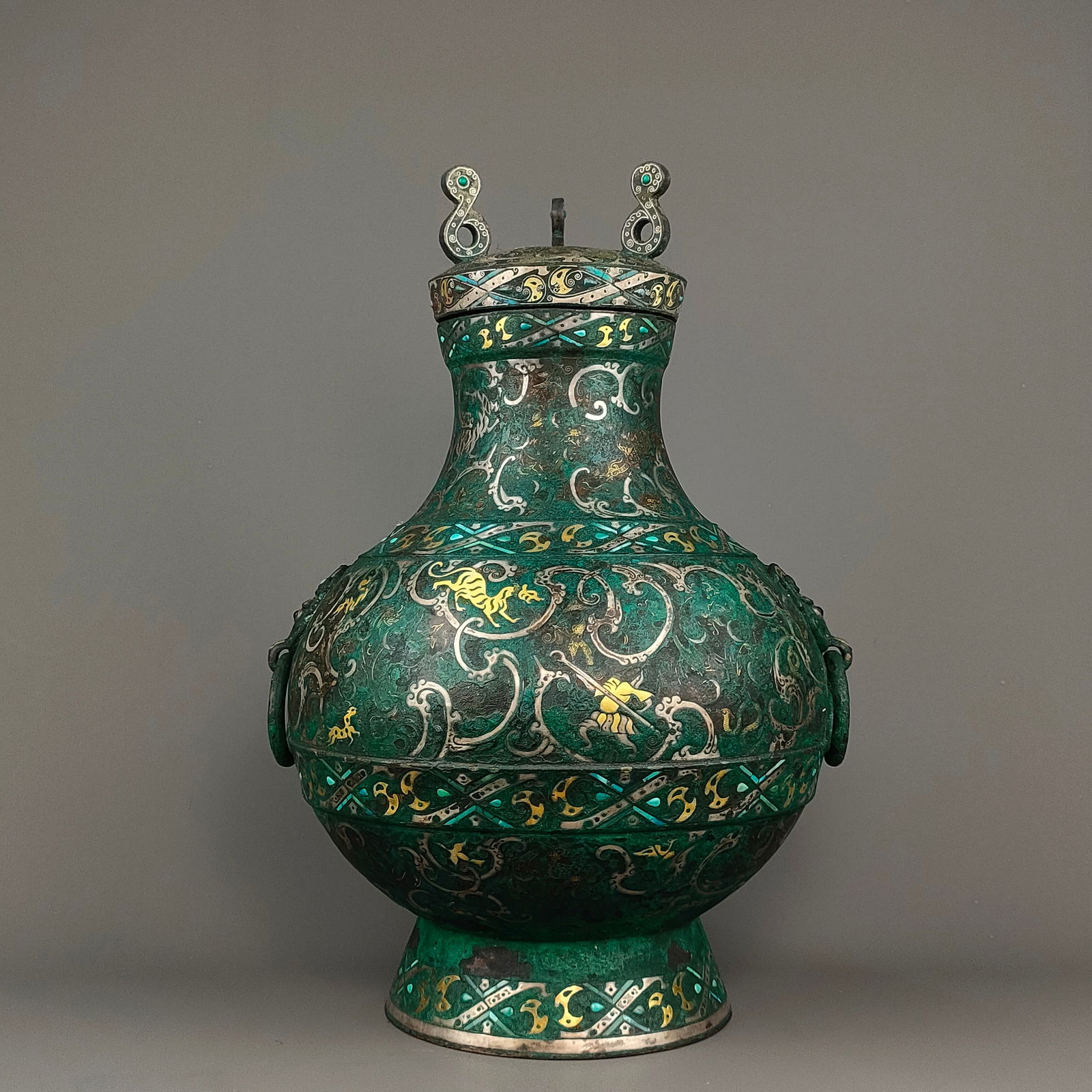 Chinese Bronze Gold and Silver Inlaid Carved Character and Beast Pattern Pot: Chinese Bronze Gold and Silver Inlaid Carved Character and Beast Pattern Pot (35cm )