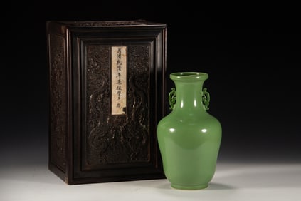 Green Glazed Double Ears Porcelain Vase