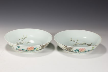 Pair of Famille Rose Flower Pattern Porcelain Plate