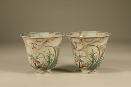 Pair of Famille Rose Flower with Butterfly Pattern Porcelain Cup