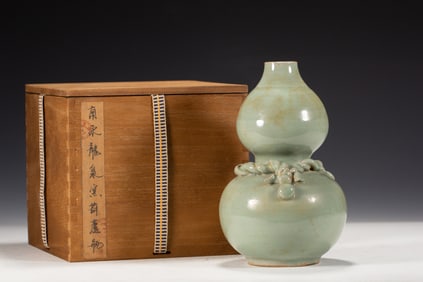 Longquan Ware Porcelain Gourd Shape Vase