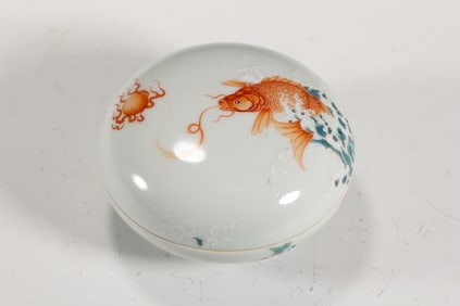 Famille Rose Fish Pattern Porcelain Lid Box