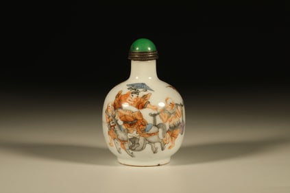 Famille Rose Character Story Pattern Porcelain Snuff Bottle