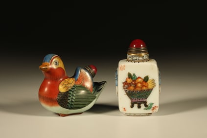 Pair of Famille Rose Pomegranate Pattern and Quail Shape Snuff Bottle