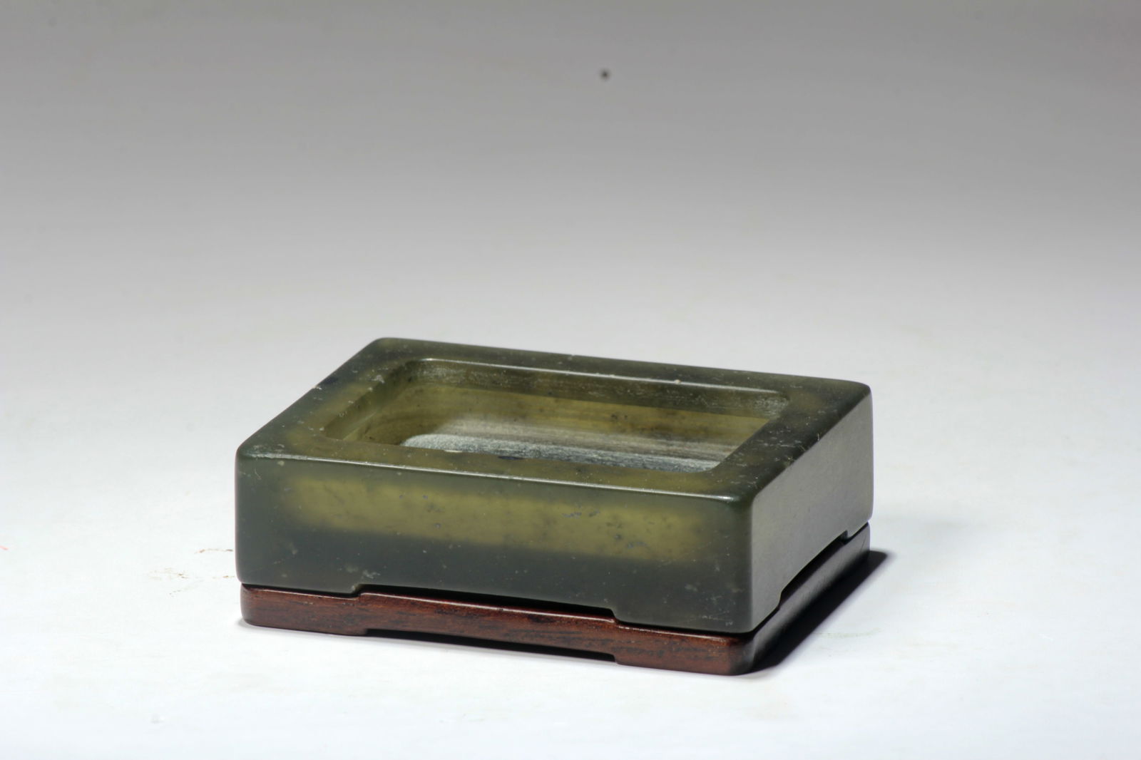 A SHOUSHAN STONE 'FISH' BRUSH WASHER