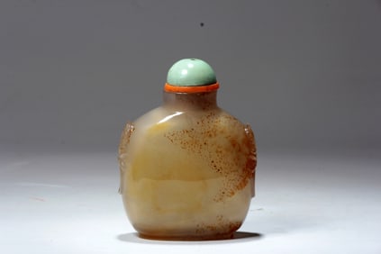 AN AGATE SNUFF BOTTLE