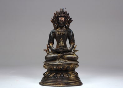 A GILT BRONZE FIGURE OF BUDDA