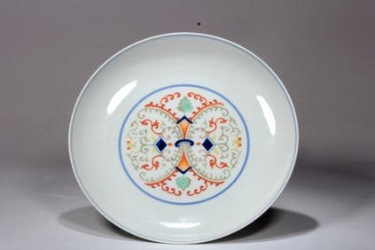 A BLUE AND WHITE 'FLORAL'DISH