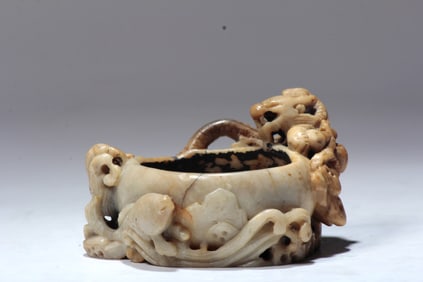 A SHOUSHAN STONE 'FISH' BRUSH WASHER