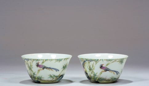 A PAIR OF CLOISONNÉ CUPS