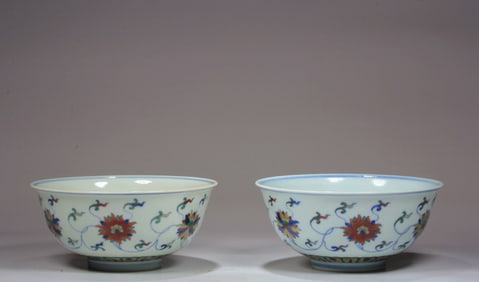 A PAIR OF DOUCAI 'LOTUS'BOWLS