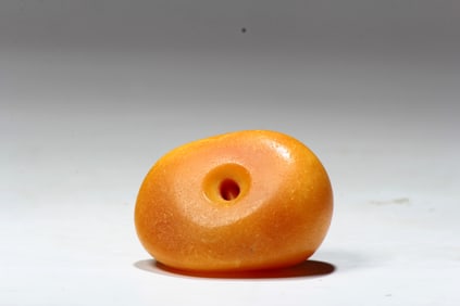 AN AMBER COURT BEAD