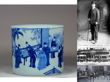 A BLUE AND WHITE 'FLORAL'BRUSHPOPT