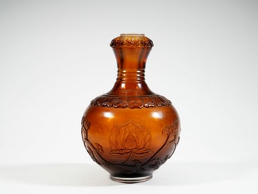 A GLASS VASE