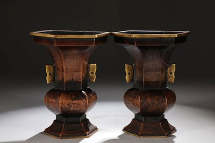 A PAIR OF GILT BRONZE CUPS,HU