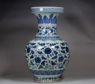 A BLUE AND WHITE ‘FLORAL'VASE