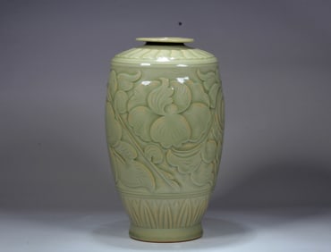 A YAOZHOU YAO CARVING VASE,MEI