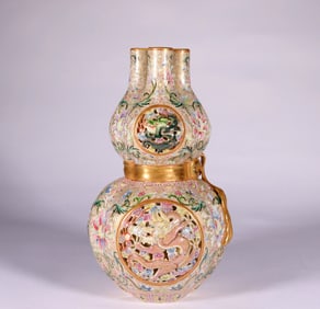 A FAMILLE ROSE GOLD DECORATED ‘DRAGON' VASE