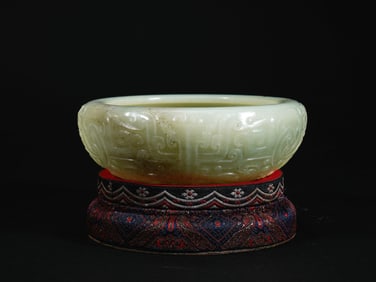 A HETIAN JADE 'BEAST FACE'BRUSH WASHER