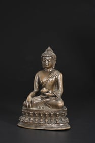 A BRONZE FIGURE OF SHAKYAMUNI