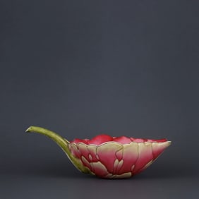 A FAMILLE ROSE LOTUS-FORM 'LOTUS'CUP