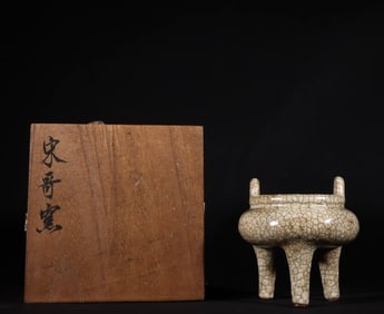 A GE CREAMY WHITE TRIPOD DING STYLE CENSER BURNER