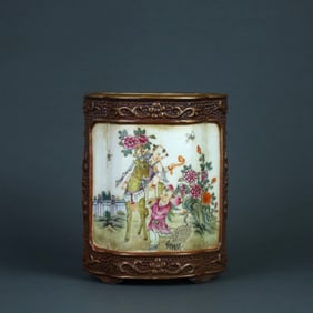 A FAMILLE ROSE GOLD DECORATED BRUSHPOT