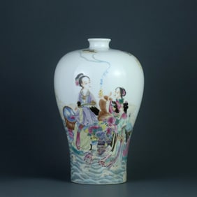 A FAMILLE ROSE 'LADY'VASE,MEI