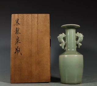 A LONGQUAN CELADON GLAZED VASE