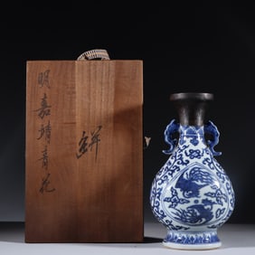 A BLUE AND WHITE 'PHOENIX'VASE