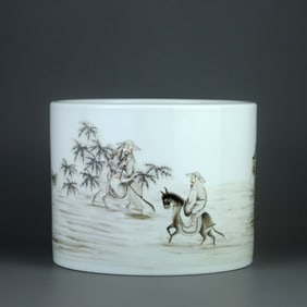 A GRISAILLE-PAINTED 'DU FU' BRUSH POT