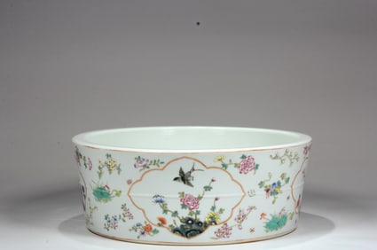 A FAMILLE ROSE BRUSH WASHER