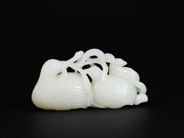 A HETIAN JADE QUAIL CARVING