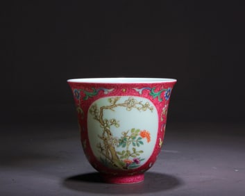 A FAMILLE ROSE CUP