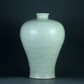 A CELADON 'DRAGON' VASE,MEI