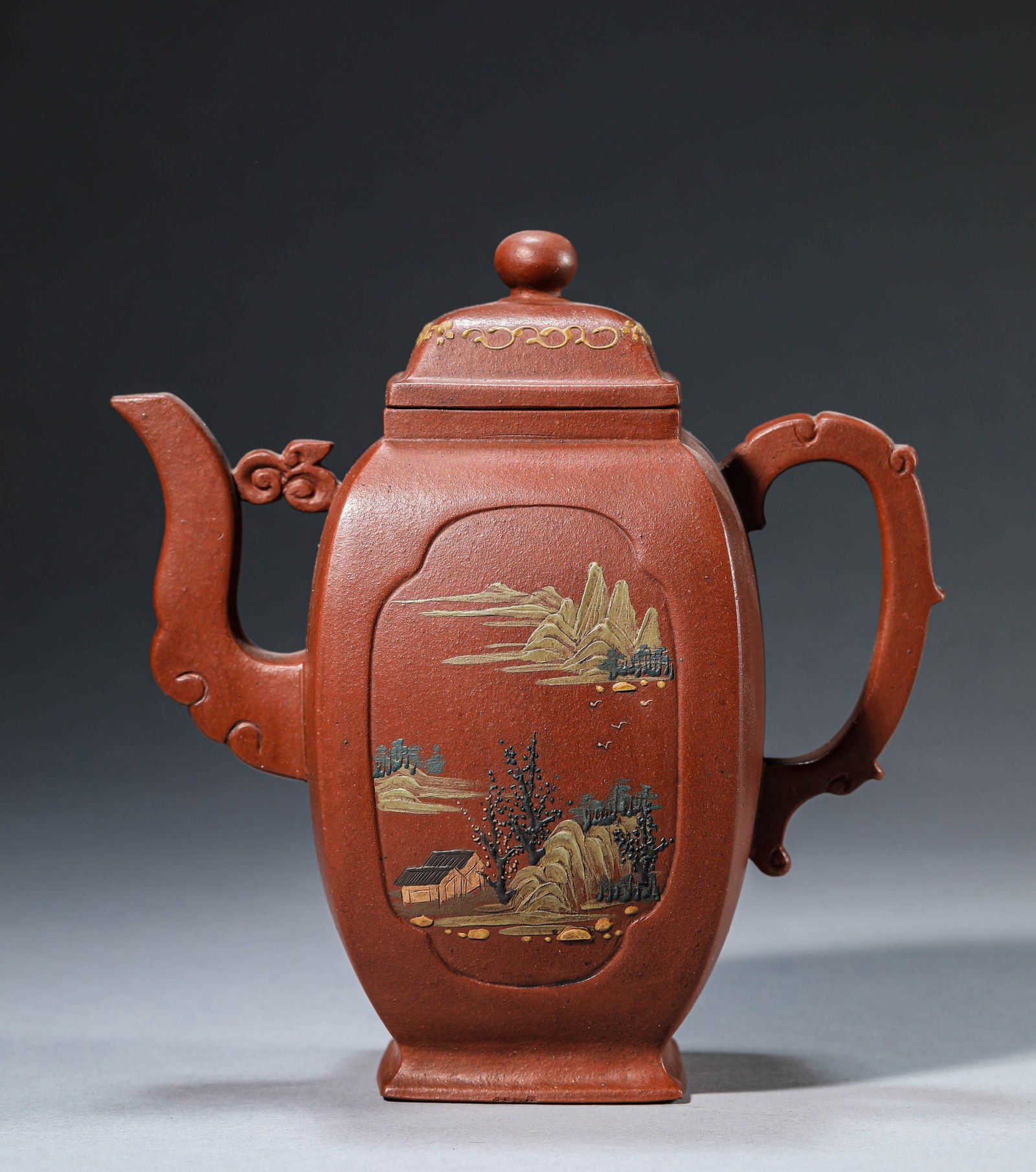 A Redware Teapot: A Redware Teapot (16.6 x 9.3 x 17.5cm)