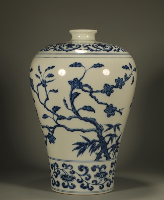 Blue and White Flower Pattern Porcelain Vase (1 of 6)