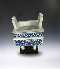 Blue and White Dragon Pattern Four Feet Incense Burner