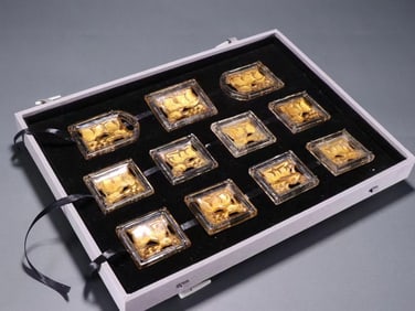 Group of Eleven White Crystal Inlaid Gilt Bronze Carved Deer Pattern Waistband