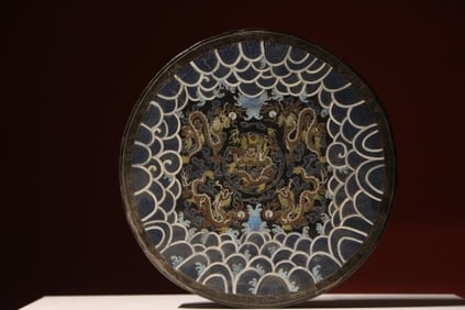 Lacquerware Gold Drawing Dragon Pattern Lid Box